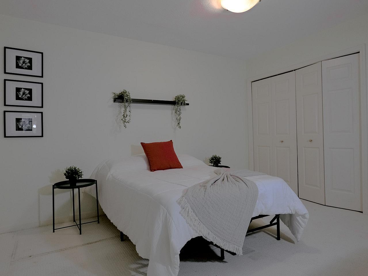 Standard Room - Vibrant Co-Living Community one a Mile Away from Oakridge Centre Mall House - Gallery - 16
