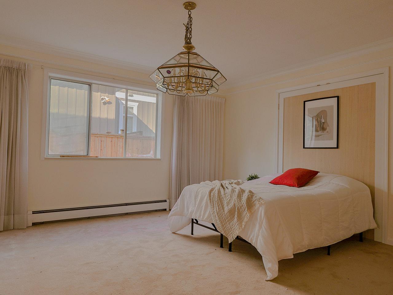 Standard Room - Vibrant Co-Living Community one a Mile Away from Oakridge Centre Mall House - Gallery - 22