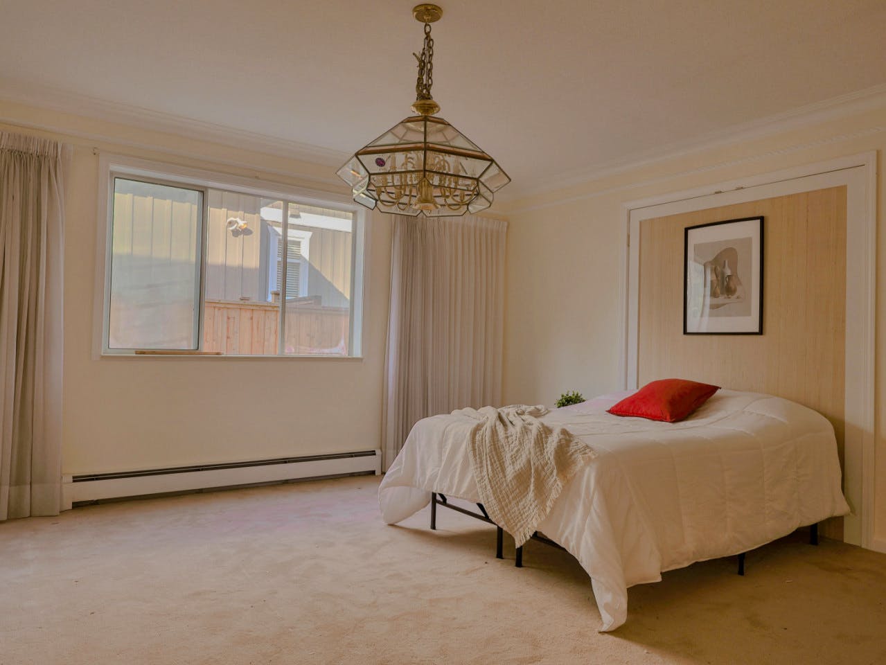 Standard Room - Vibrant Co-Living Community House one a Mile Away from Oakridge Centre Mall - Gallery - 1