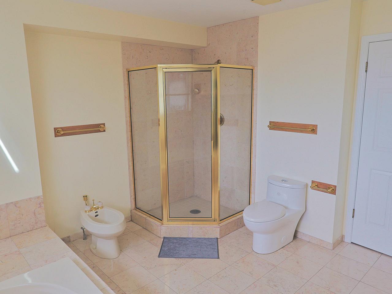  Master Bedroom  -  Vibrant Co-Living Community House one a Mile Away from Oakridge Centre Mall  - Gallery -  29