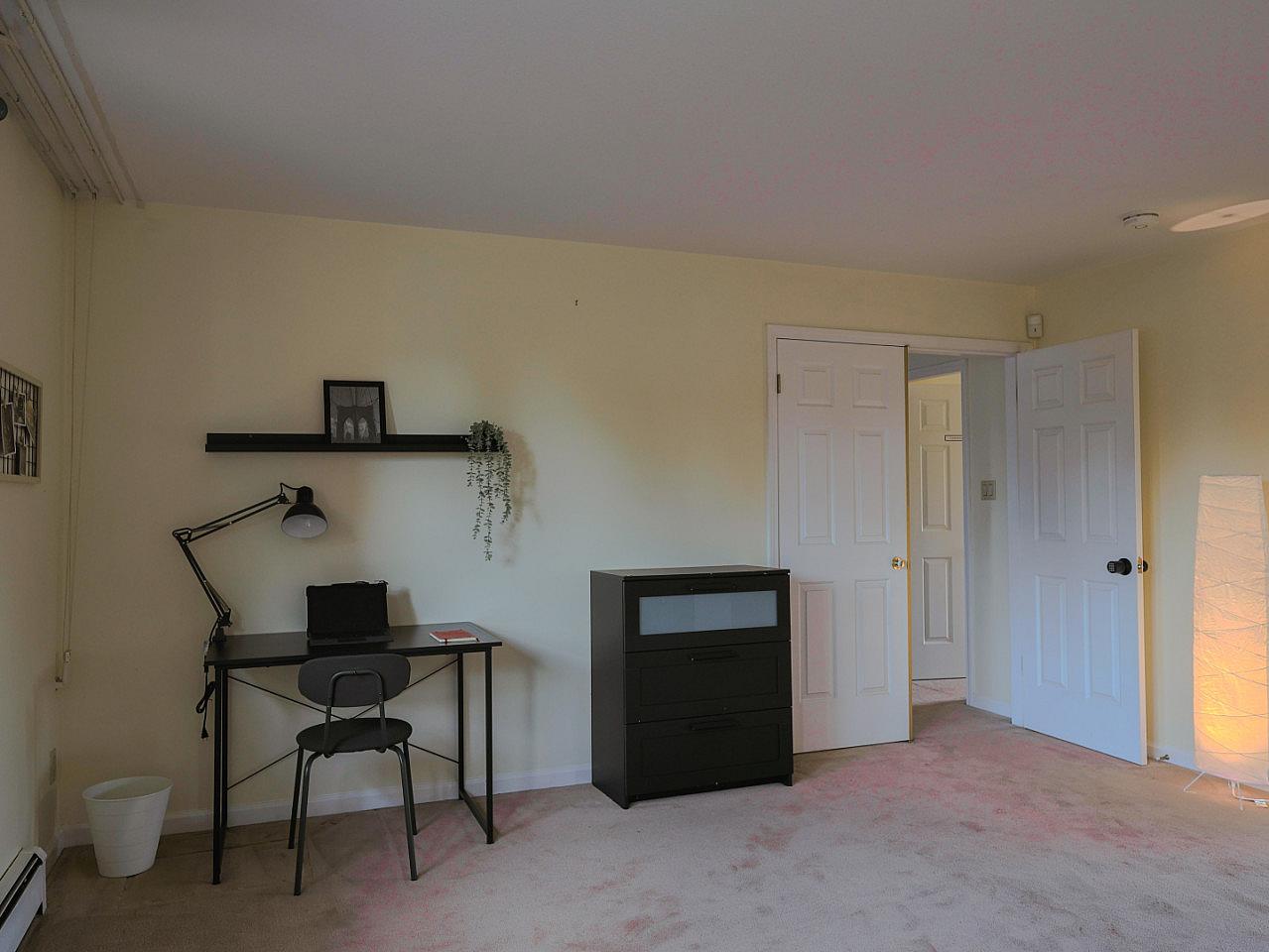 Master Bedroom - Vibrant Co-Living Community one a Mile Away from Oakridge Centre Mall House - Gallery - 32