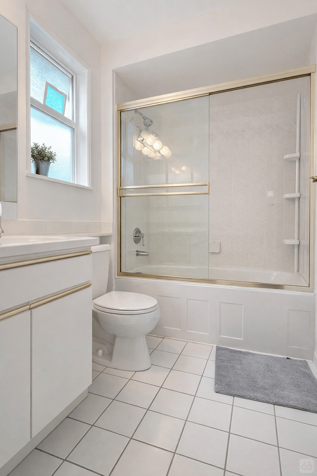 Master Bedroom - Vibrant Co-Living Community one a Mile Away from Oakridge Centre Mall House - Gallery - 35