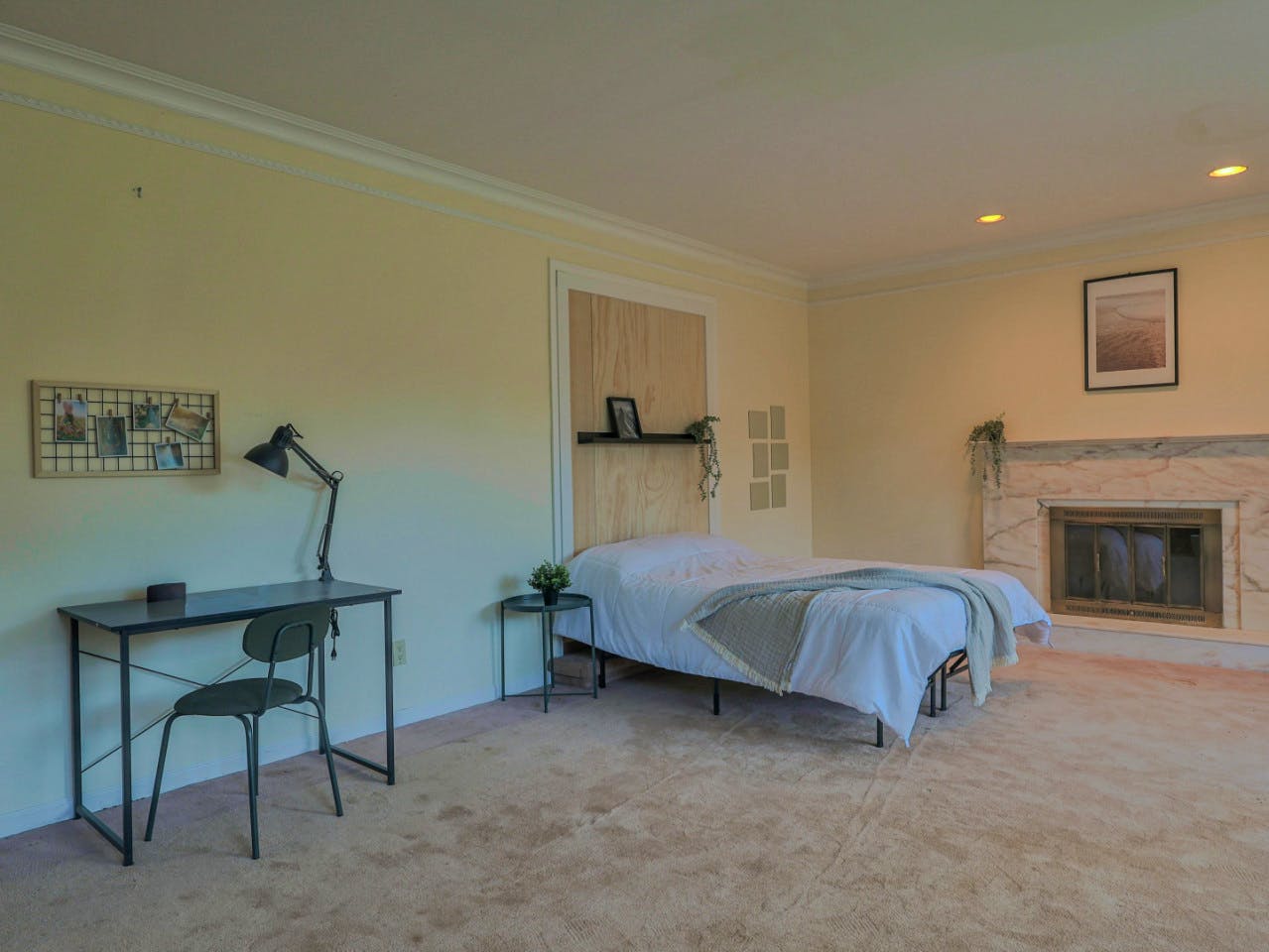 Flex Room - Vibrant Co-Living Community one a Mile Away from Oakridge Centre Mall House - Gallery - 3