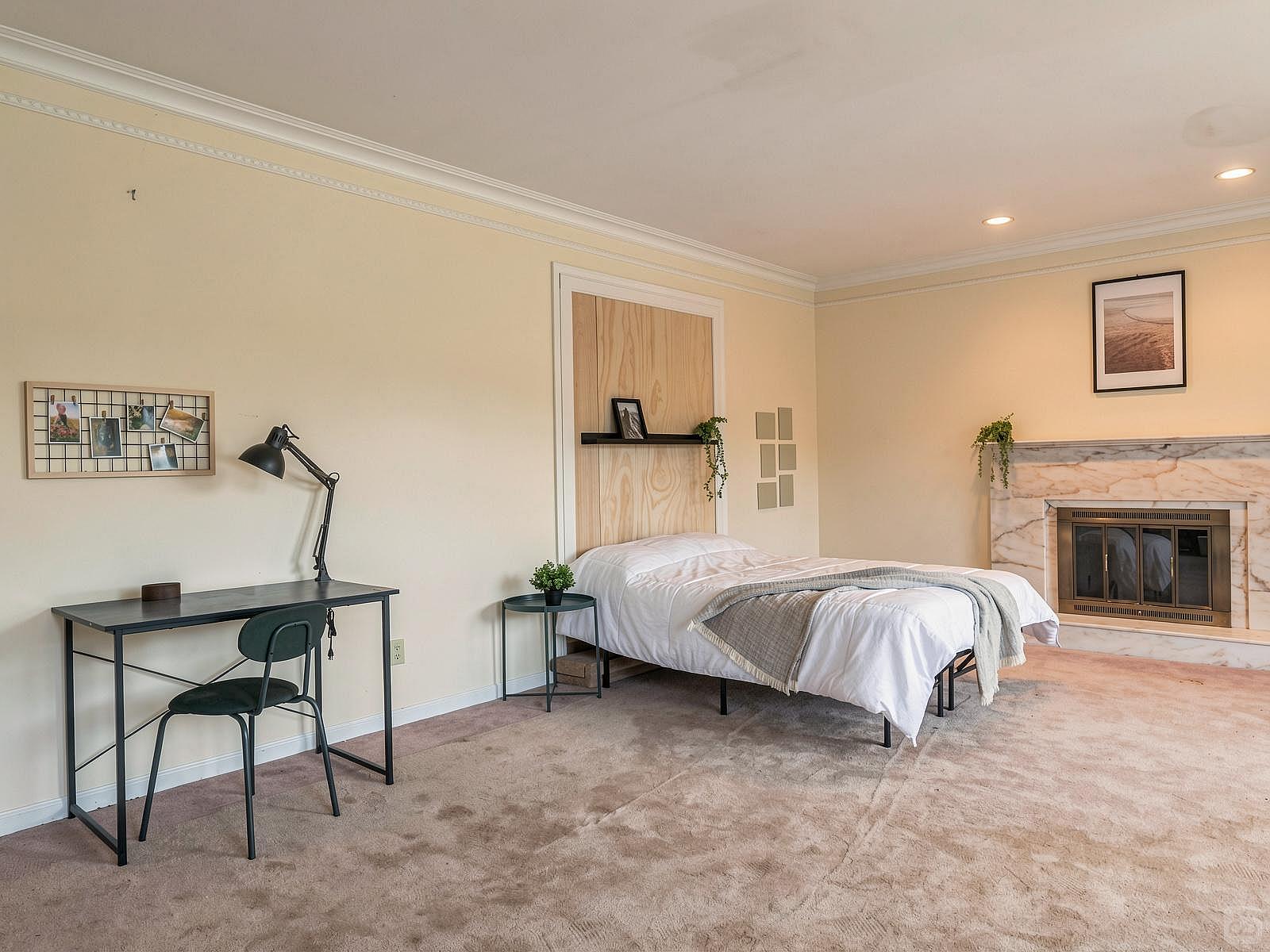 Flex Room - Vibrant Co-Living Community one a Mile Away from Oakridge Centre Mall House - Gallery - 27
