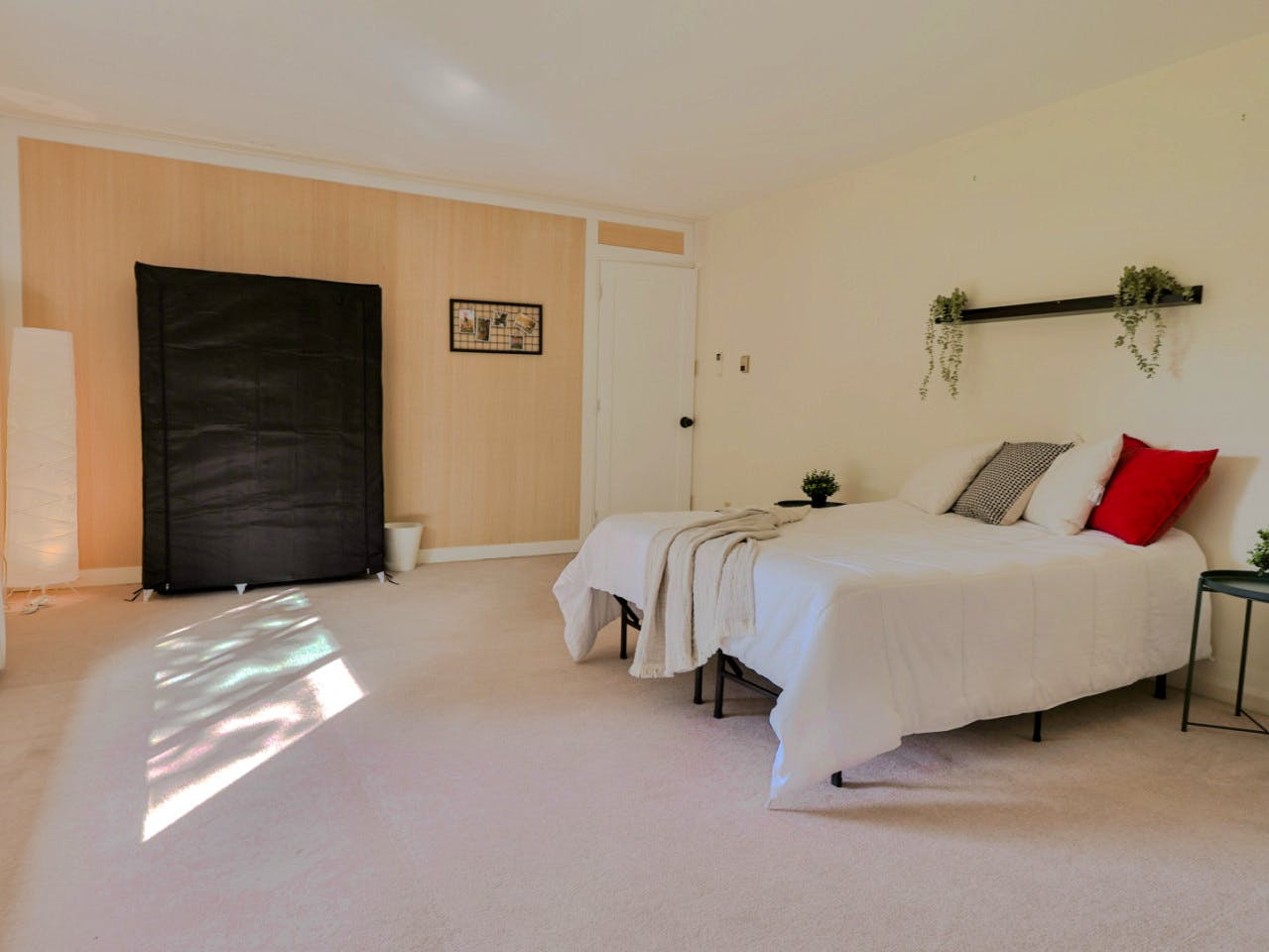 Flex Room - Vibrant Co-Living Community House one a Mile Away from Oakridge Centre Mall - Gallery - 4