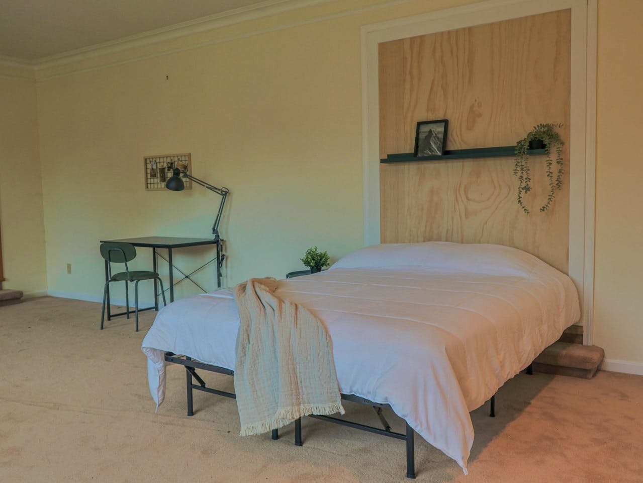Flex Room - Vibrant Co-Living Community one a Mile Away from Oakridge Centre Mall House - Gallery - 1