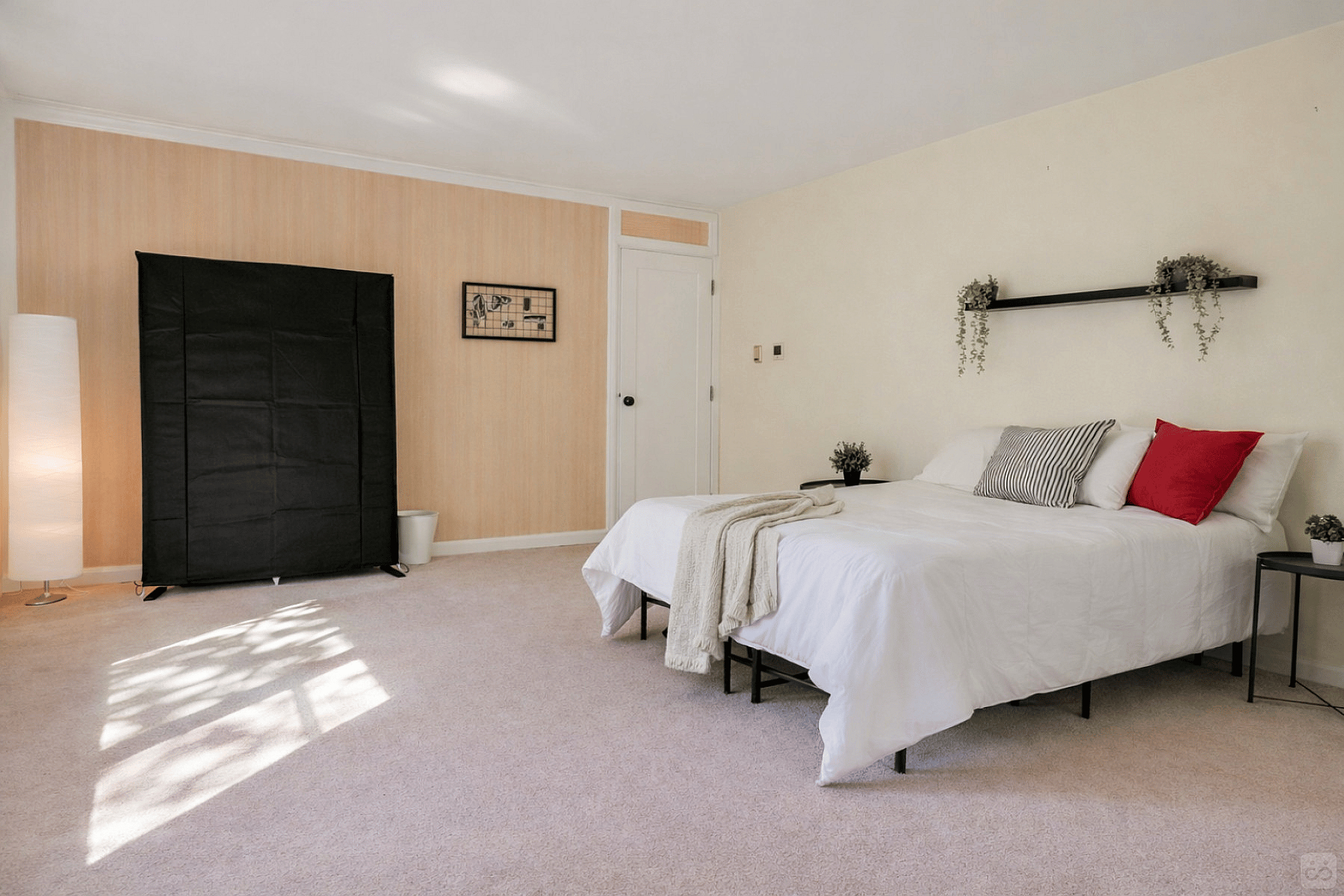 Flex Room - Vibrant Co-Living Community one a Mile Away from Oakridge Centre Mall House - Gallery - 28