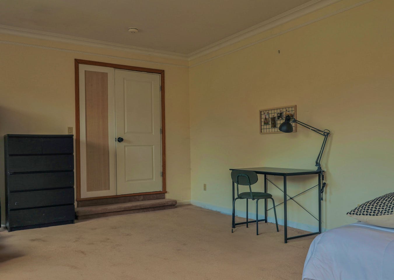 Flex Room - Vibrant Co-Living Community House one a Mile Away from Oakridge Centre Mall - Gallery - 2