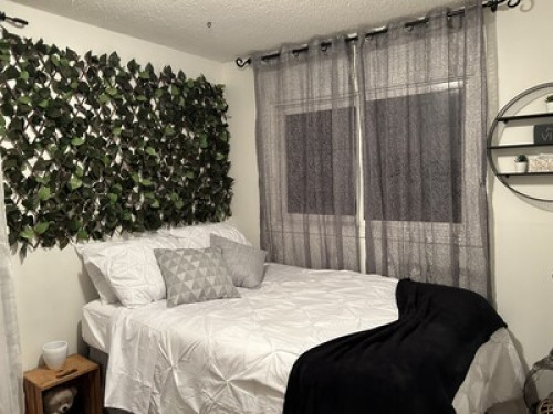 cloud-9-cozy-double-bed-room-kitchener-69343092120241105041859AM
