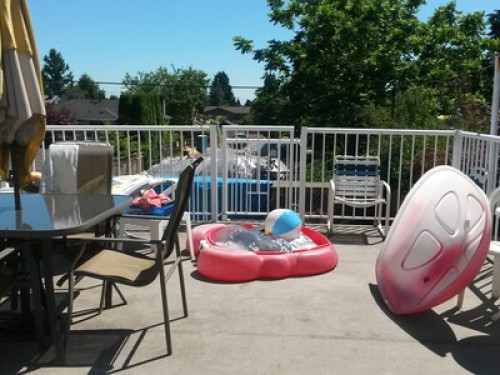 ** Females only **clean & quiet