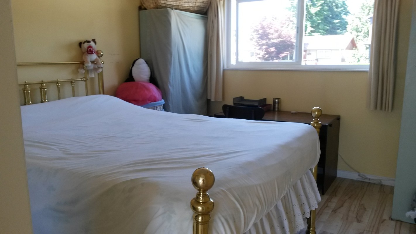  Bedroom(Full Room)  -  ** Females only **clean & quiet  - Gallery -  1