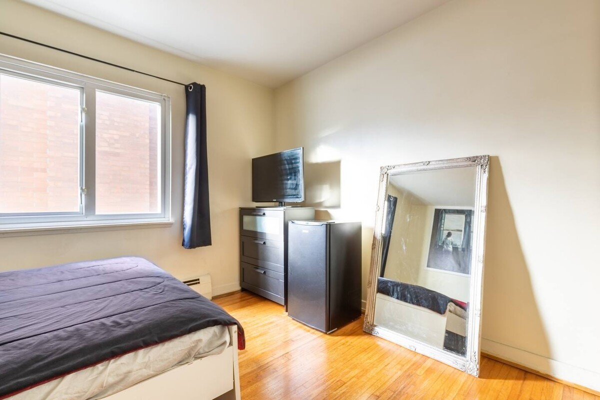  Cozy Private Room(Full Room)  -  Cozy Private Room - Great Location   - Gallery -  1