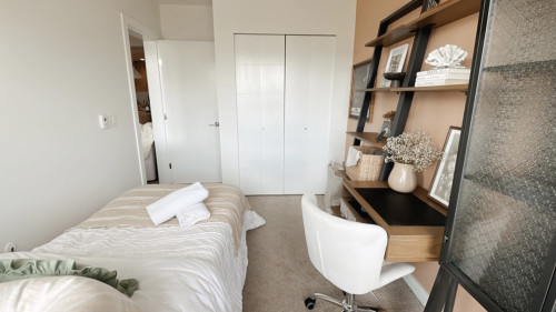  Apartment w/ rooftop patio+hot tub