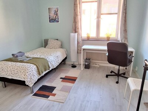 Room near Triangle station