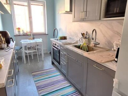 Room near Triangle station