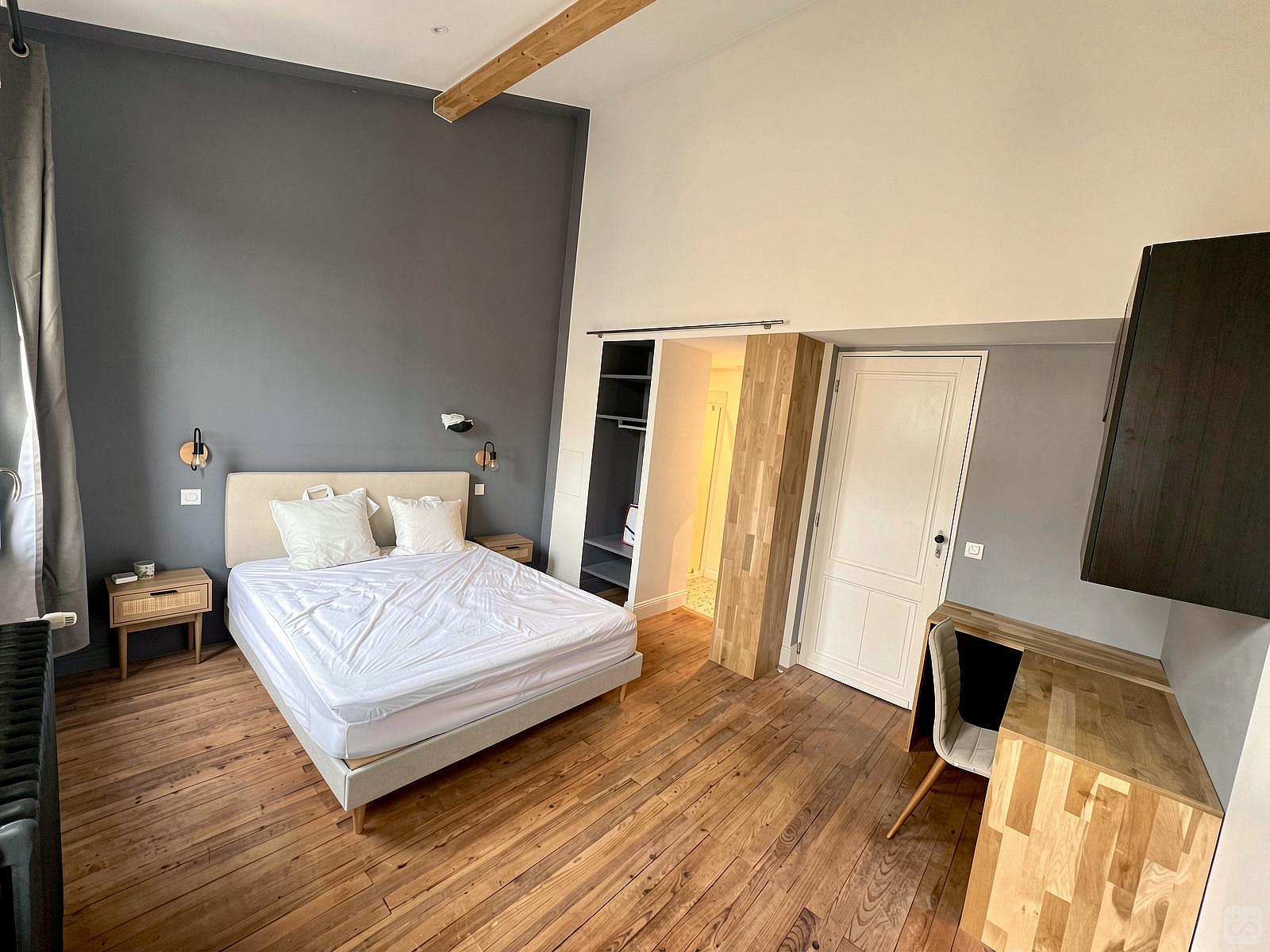 Large Room With Private Bathroom - 15