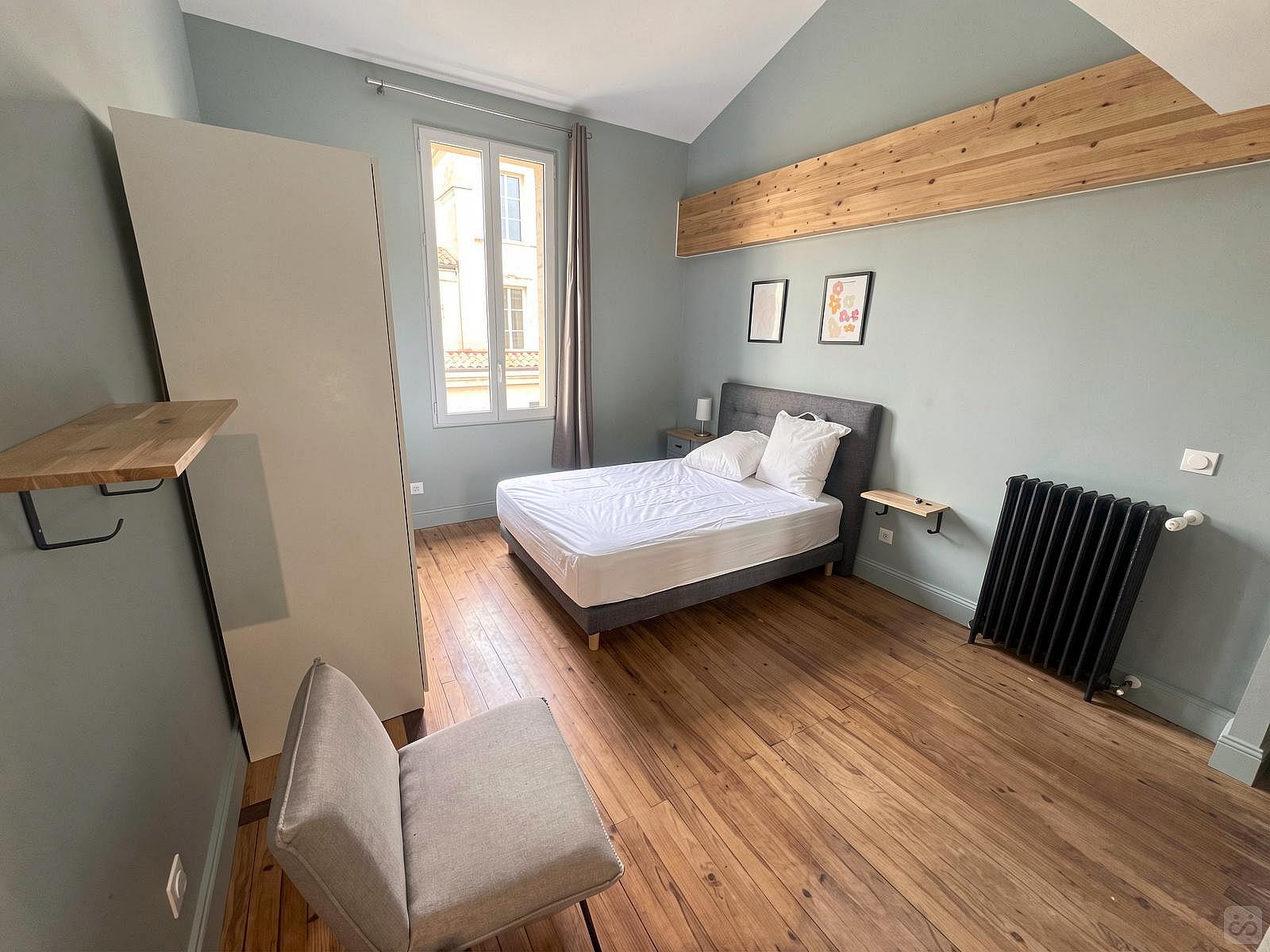 Large Room With Private Bathroom - 5