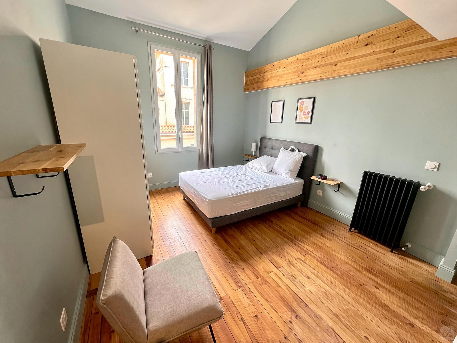 Large Room With Private Bathroom - 6