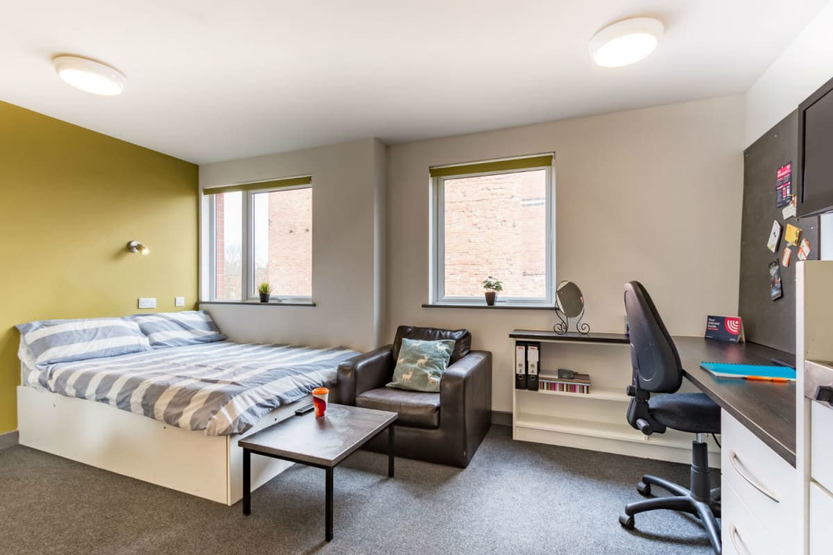 Large Studio - Russell View - Gallery - 2