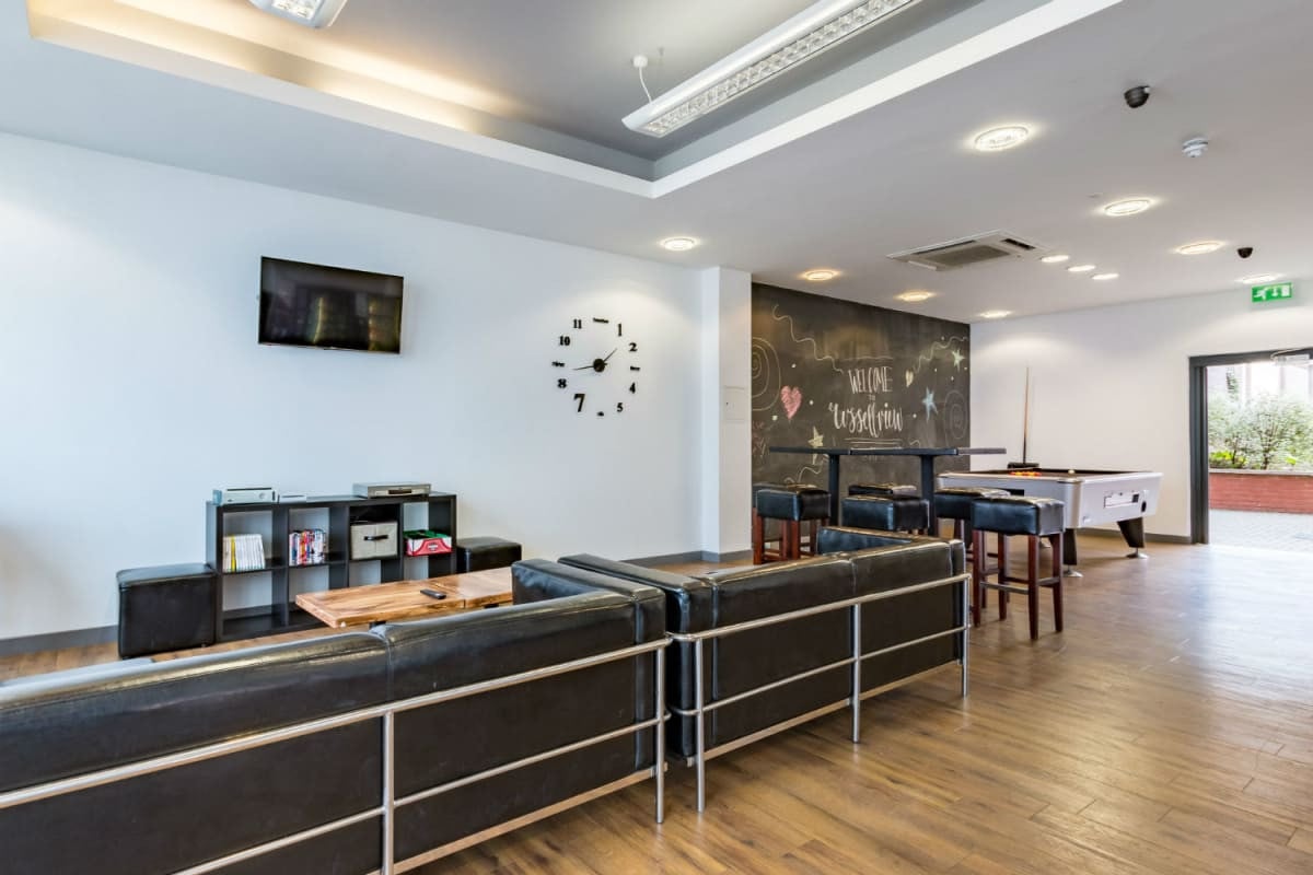 Large Studio - Russell View - Gallery - 3