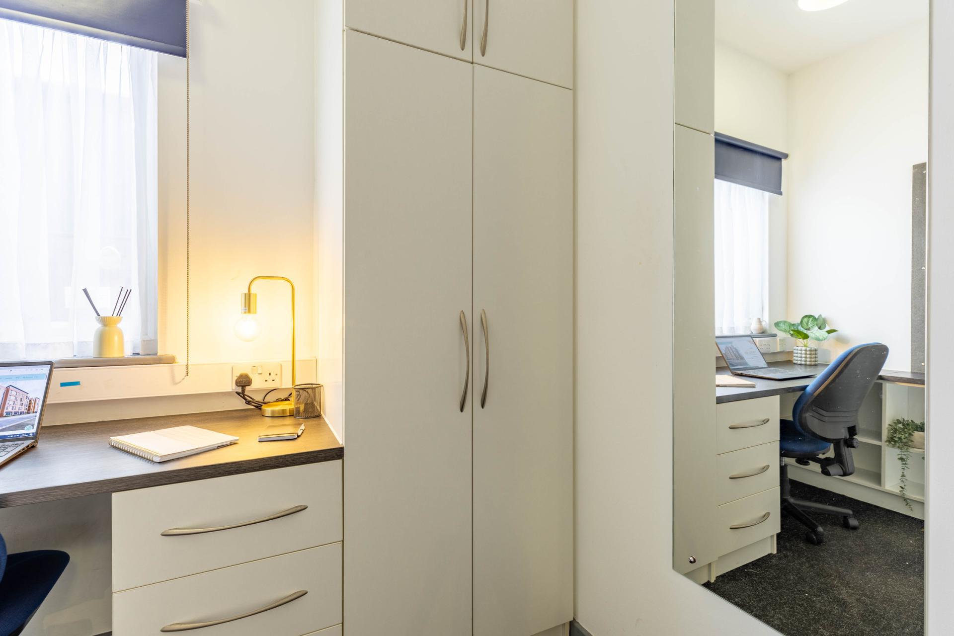 En-Suite 5-6 Bed Cluster - Russell View - Gallery - 18