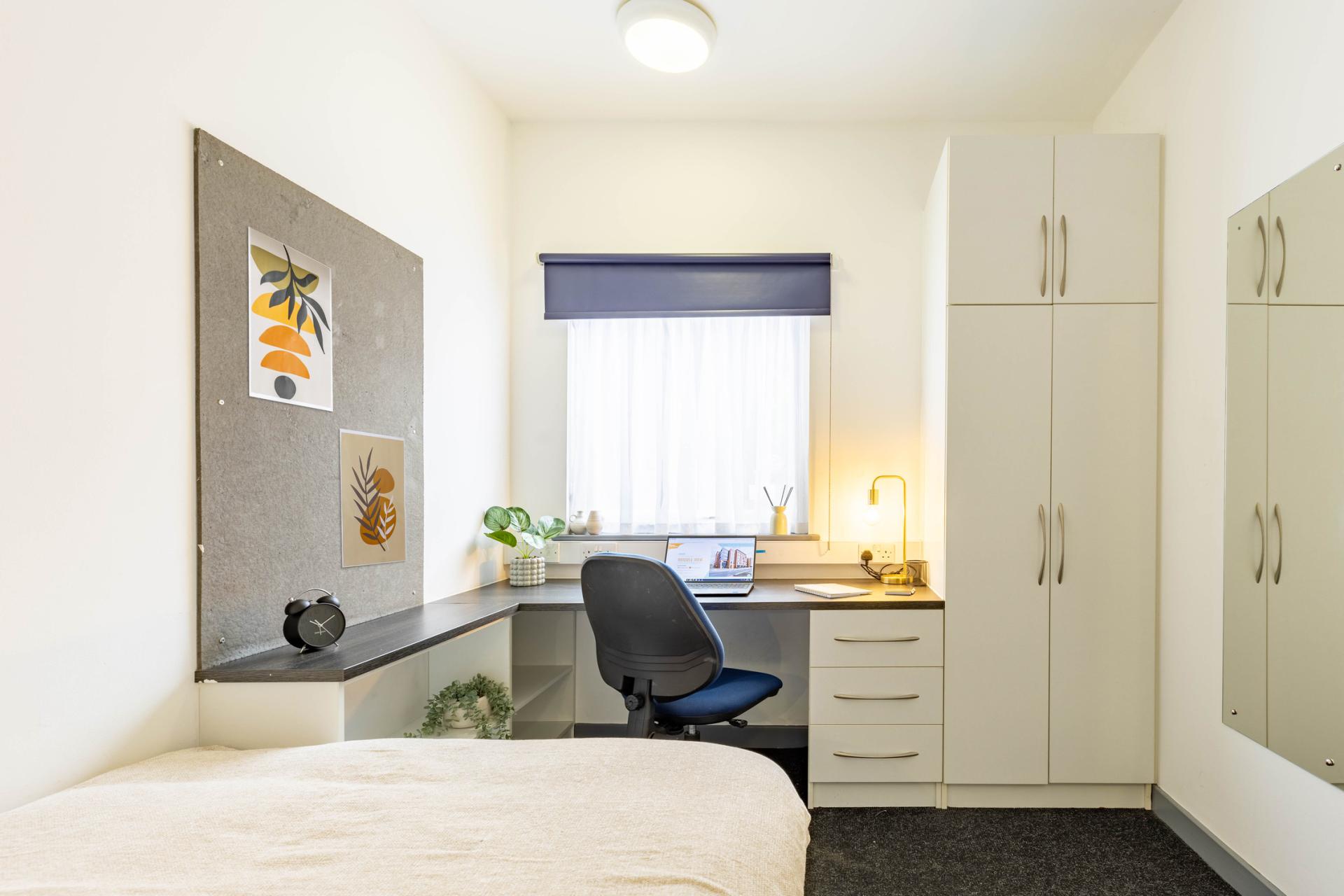 En-Suite 5-6 Bed Cluster - Russell View - Gallery - 8