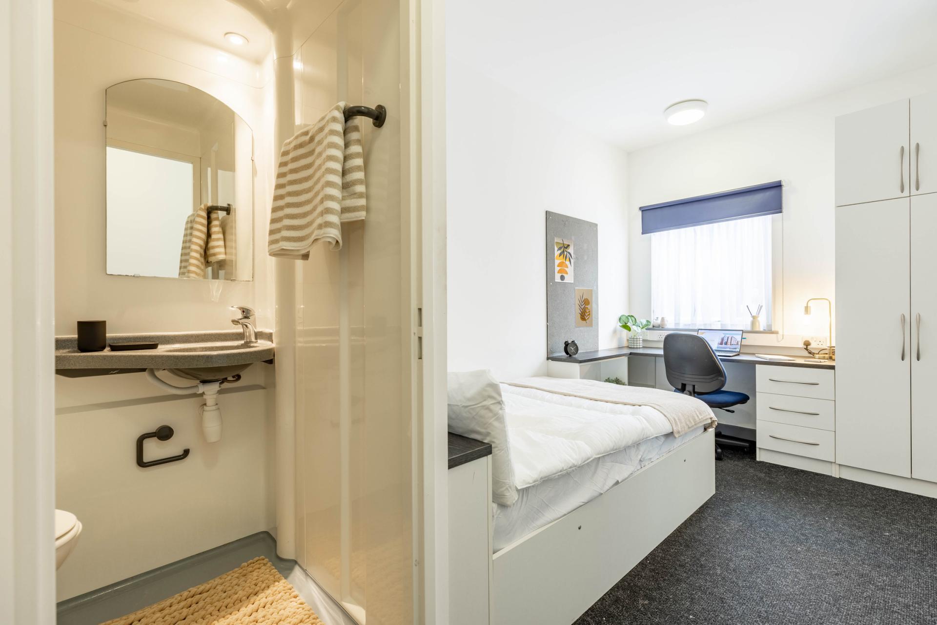 En-Suite 5-6 Bed Cluster - Russell View - Gallery - 3