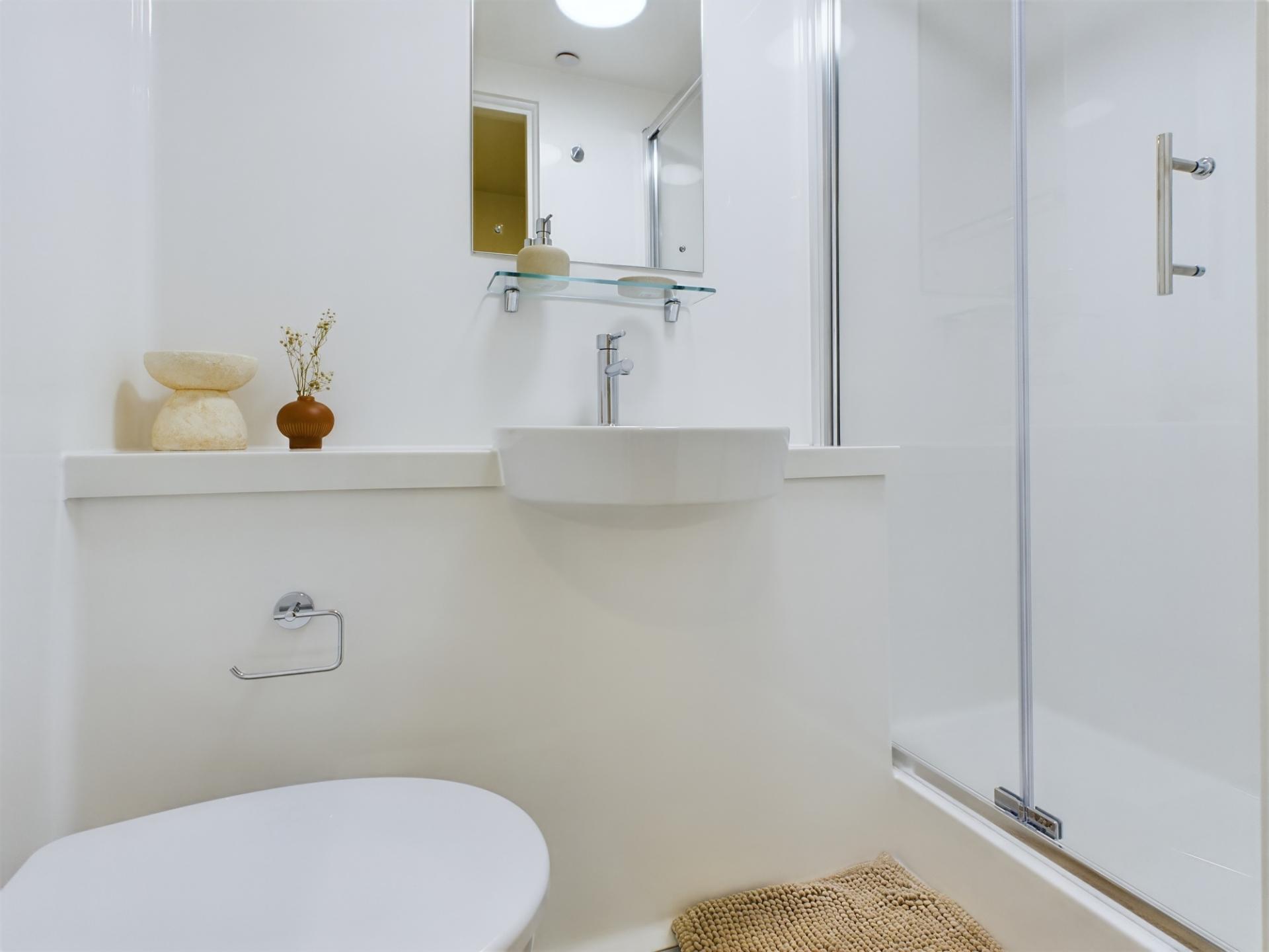 Classic En-Suite - 5