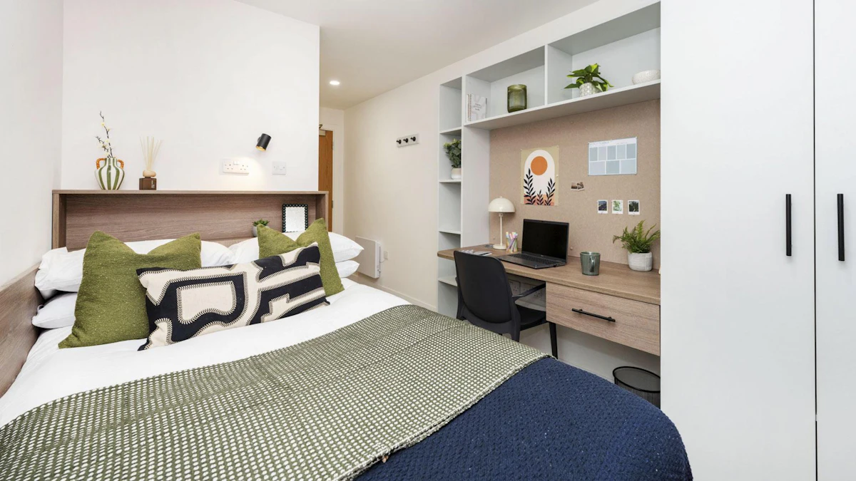  Accessible En-Suite  -  Raffles Hall  - Gallery -  1