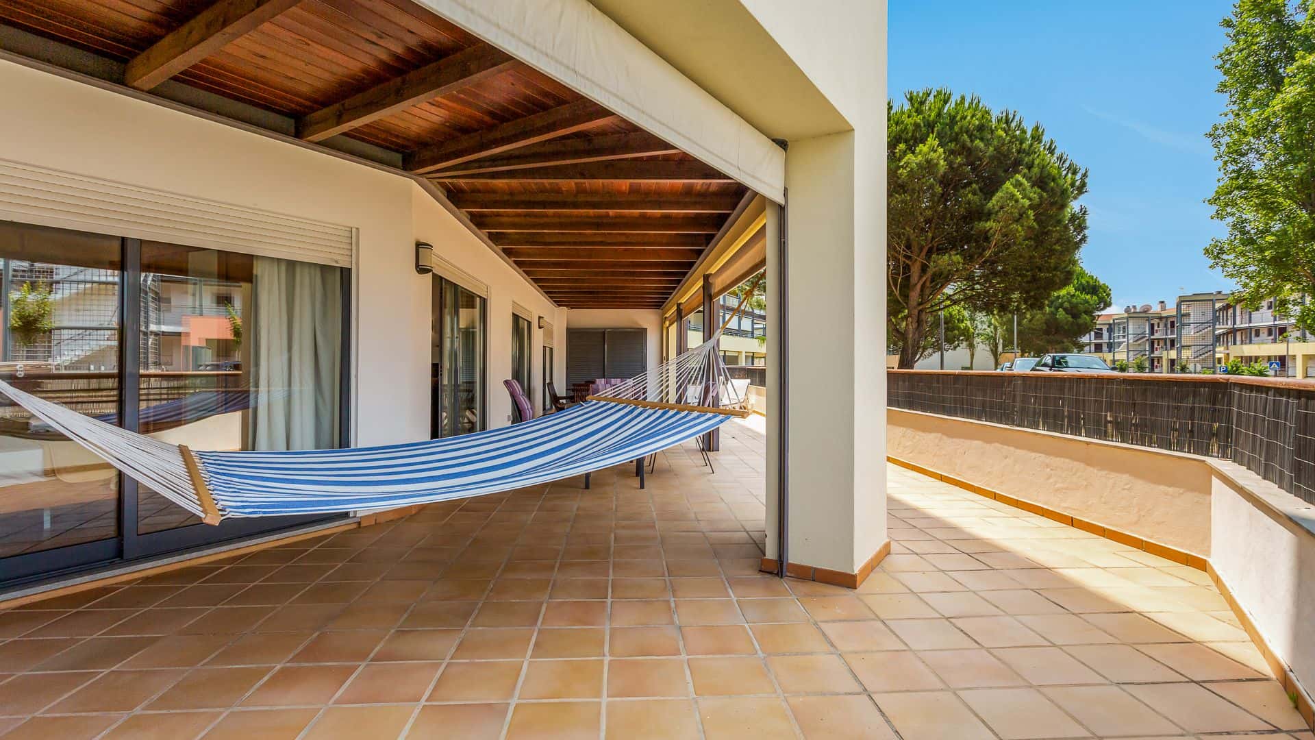  Wonderful Flat W/ Big Patio  -  Wonderful Flat W/ Big Patio  - Gallery -  3