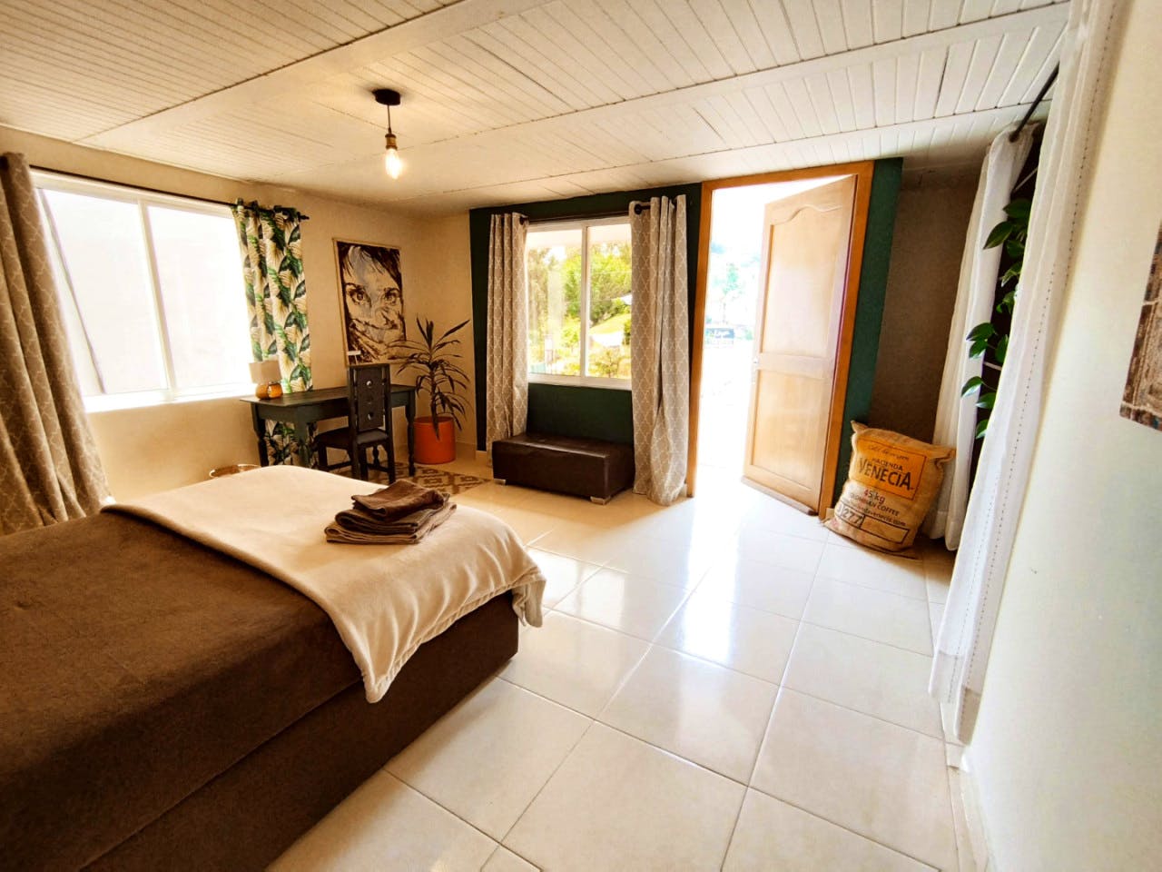 Large Private Room With Balcony - Charming home w/ an inspiring workspace surrounded by nature and community. - Gallery - 3