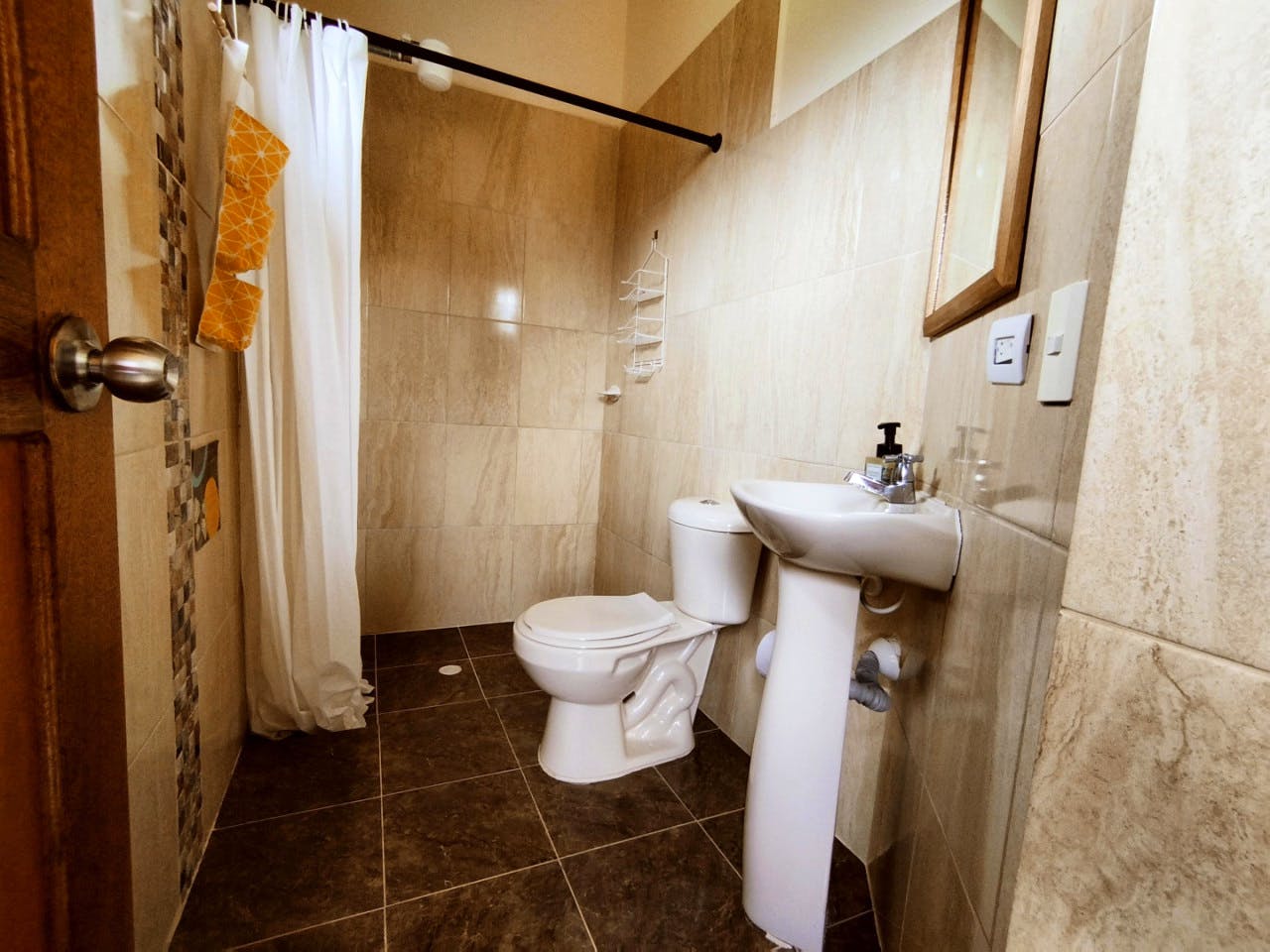 Large Private Room Kingsize Bed - Charming home w/ an inspiring workspace surrounded by nature and community. - Gallery - 5