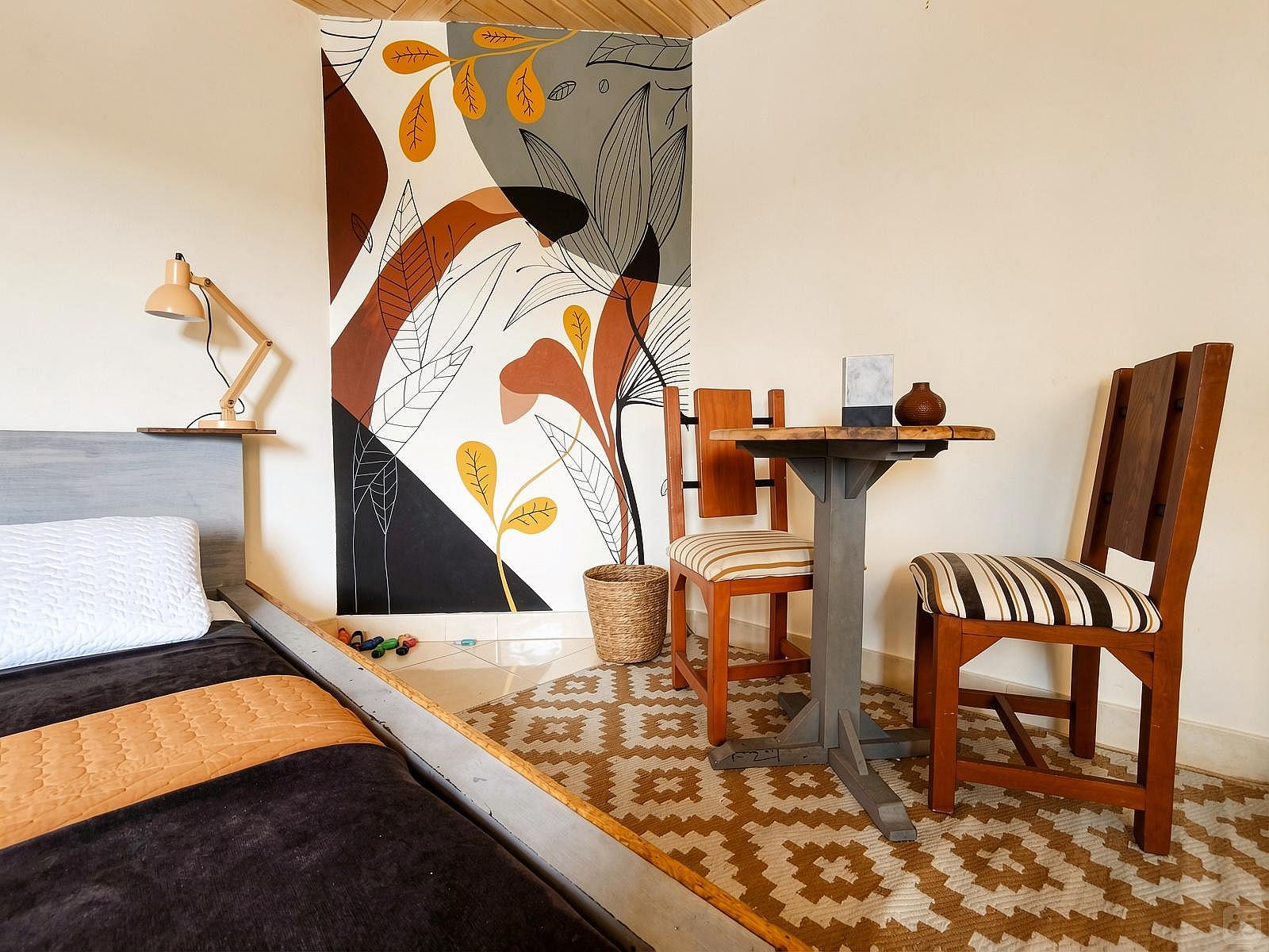 Large Private Room Kingsize Bed - Charming home w/ an inspiring workspace surrounded by nature and community. - Gallery - 24