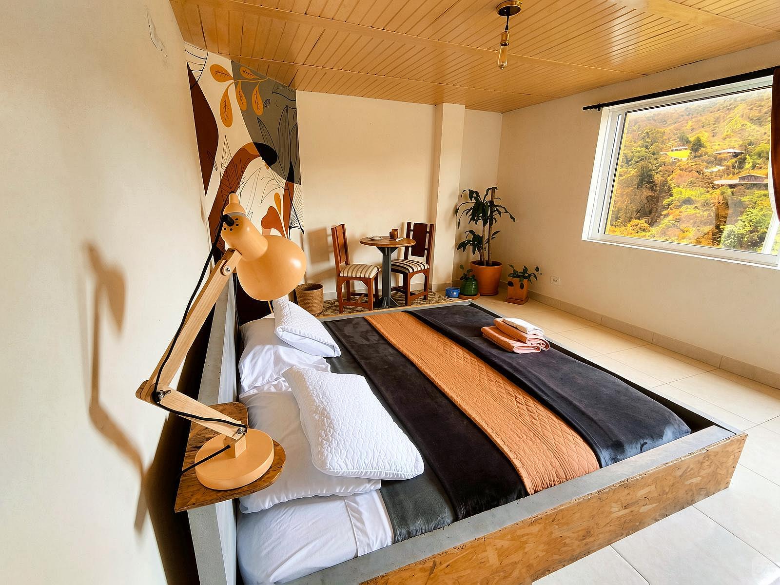 Large Private Room Kingsize Bed - Charming home w/ an inspiring workspace surrounded by nature and community. - Gallery - 22