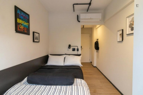 Elegant double ensuite bedroom near the Campus Baixada Santista of the UFSP
