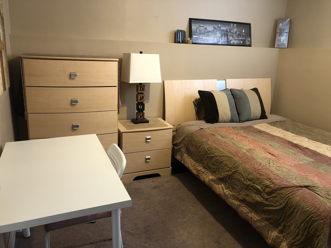  Bedroom 1(Full Room)  -  Family lives close to U of M campus  - Gallery -  1