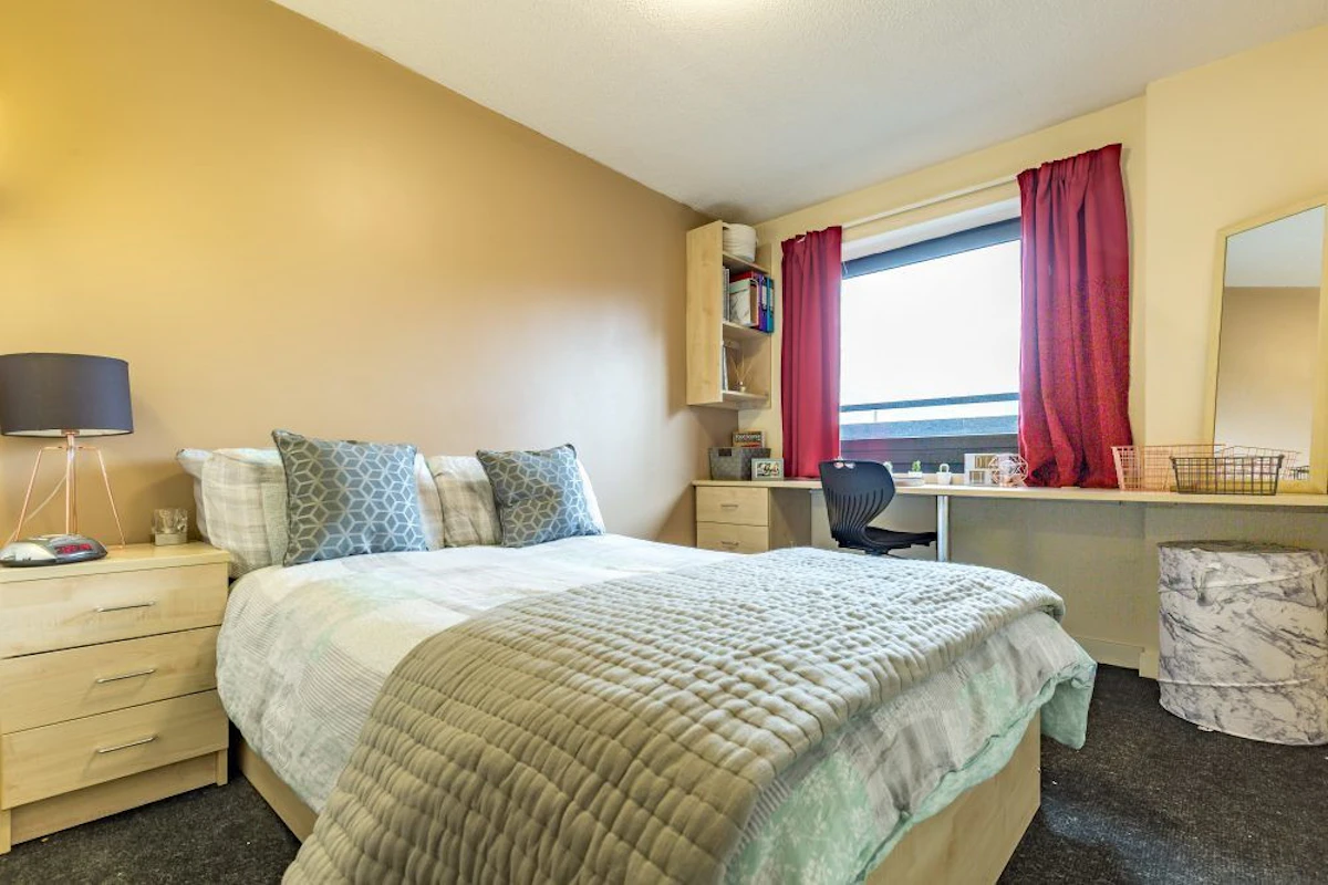  Classic 4 Bed En-Suite  -  The Pinnacles  - Gallery -  3