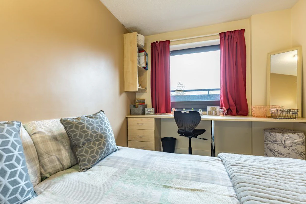 Classic 4 Bed En-Suite  -  The Pinnacles  - Gallery -  1