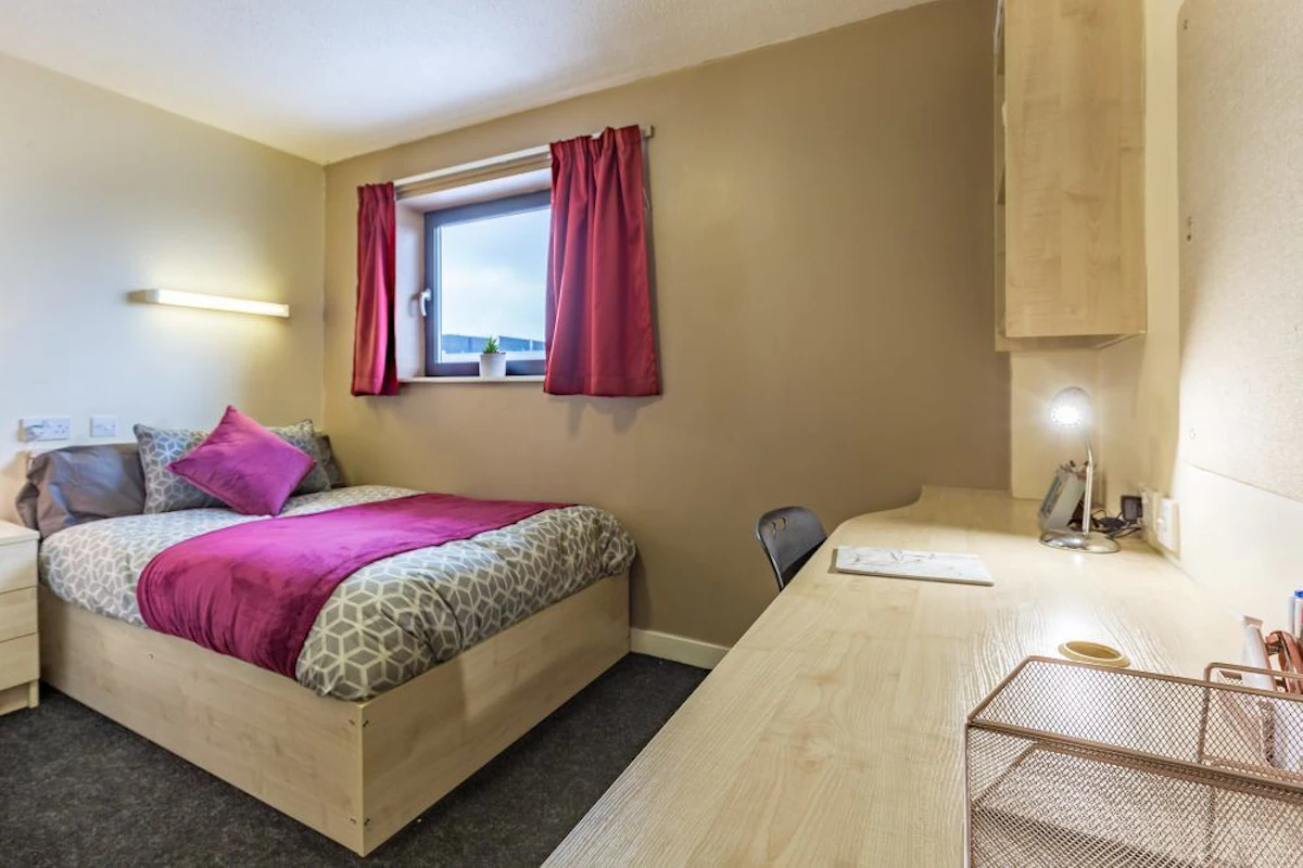  Classic 2 Bed En-Suite  -  The Pinnacles  - Gallery -  1