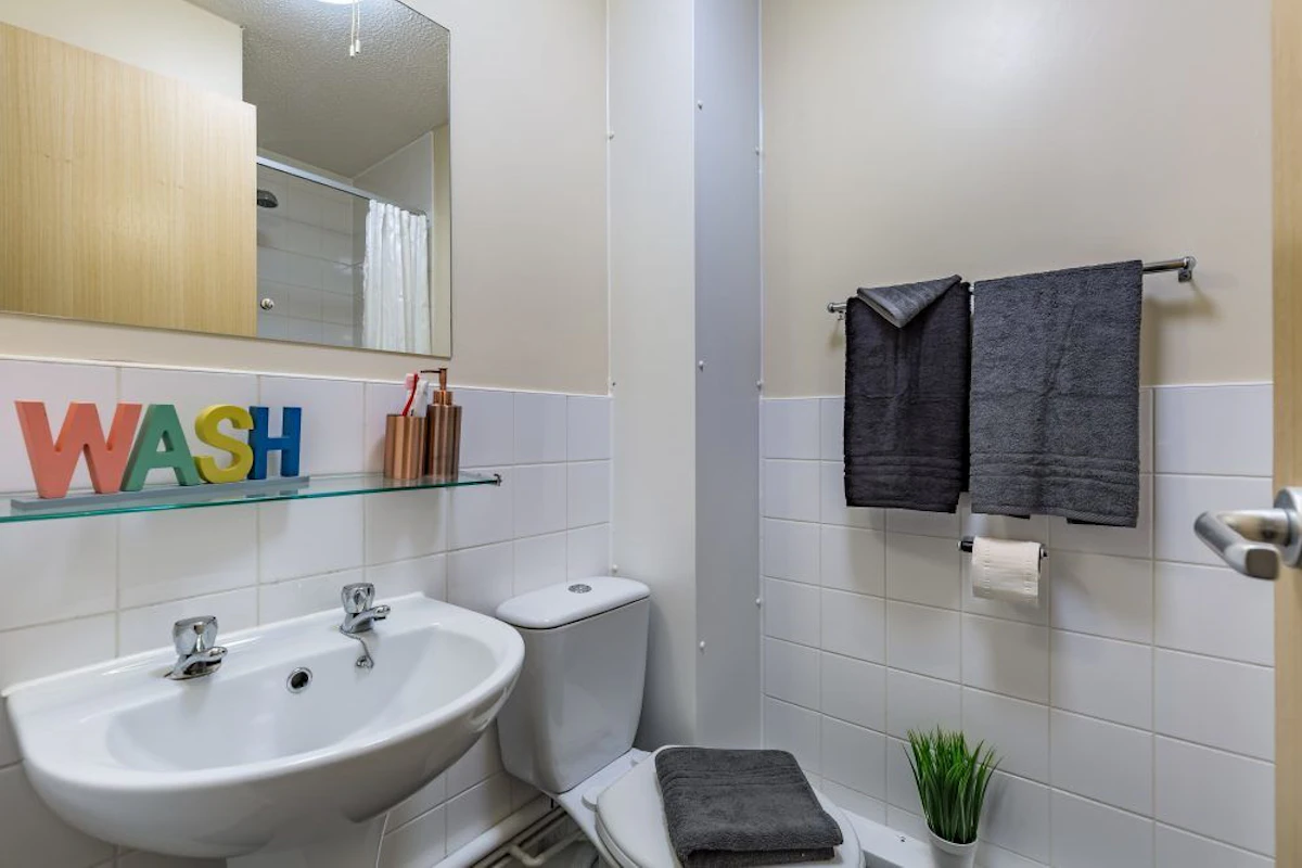  Classic 2 Bed En-Suite  -  The Pinnacles  - Gallery -  2