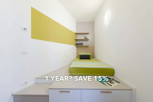 Room in Via Armari, Ferrara for 36 m² with 2 bedrooms