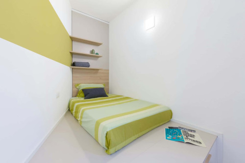 Room in Via Armari, Ferrara for 36 m² with 2 bedrooms