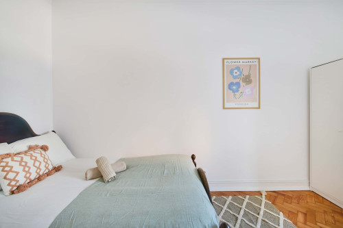 Luminous bedroom in a 6-bedroom apartment in Lisbon - Room 5