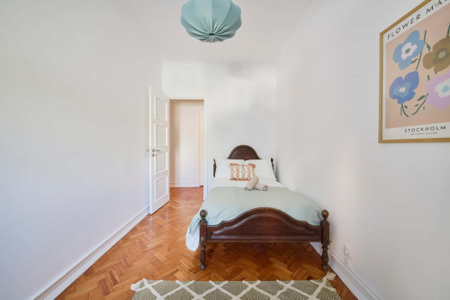 Luminous bedroom in a 6-bedroom apartment in Lisbon - Room 5 - Gallery - 6