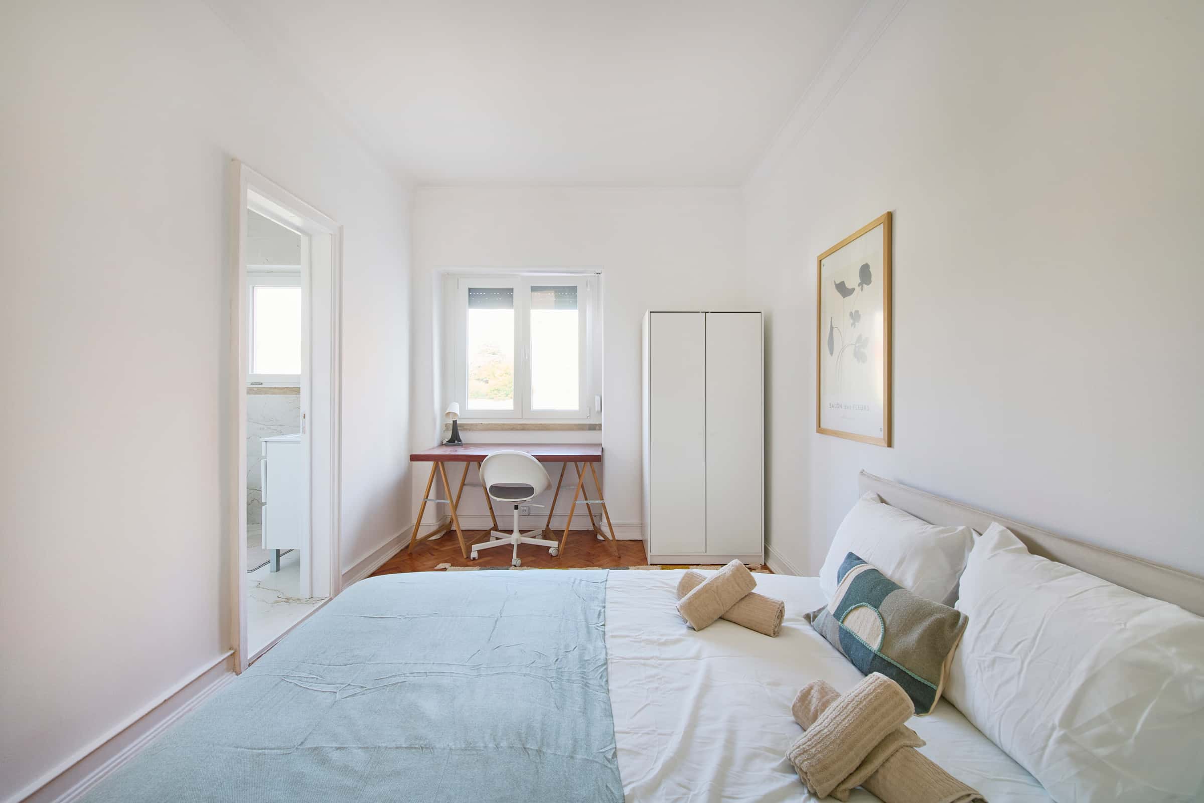 Bedroom With Private Bathroom In A 6-Bedroom Apartment In Lisbon - Room 4 - 3