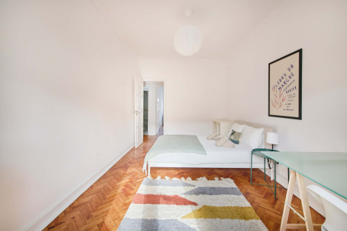 Luminous bedroom in a 6-bedroom apartment in Lisbon - Room 3