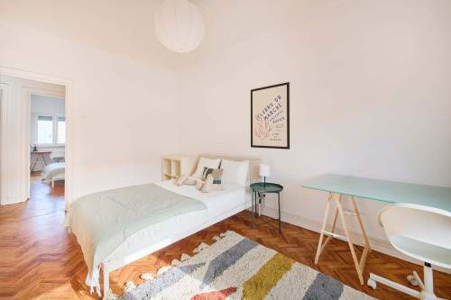 Luminous bedroom in a 6-bedroom apartment in Lisbon - Room 3 - Gallery - 7