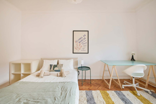 Luminous bedroom in a 6-bedroom apartment in Lisbon - Room 3 - Gallery - 6