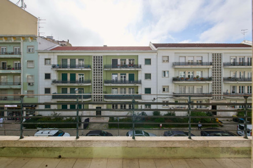 Twin Bedroom with balcony in a 6-bedroom apartment in Lisbon - Room 2 - Gallery - 6