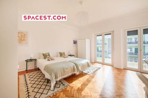 Twin Bedroom with balcony in a 6-bedroom apartment in Lisbon - Room 2 - Gallery - 2
